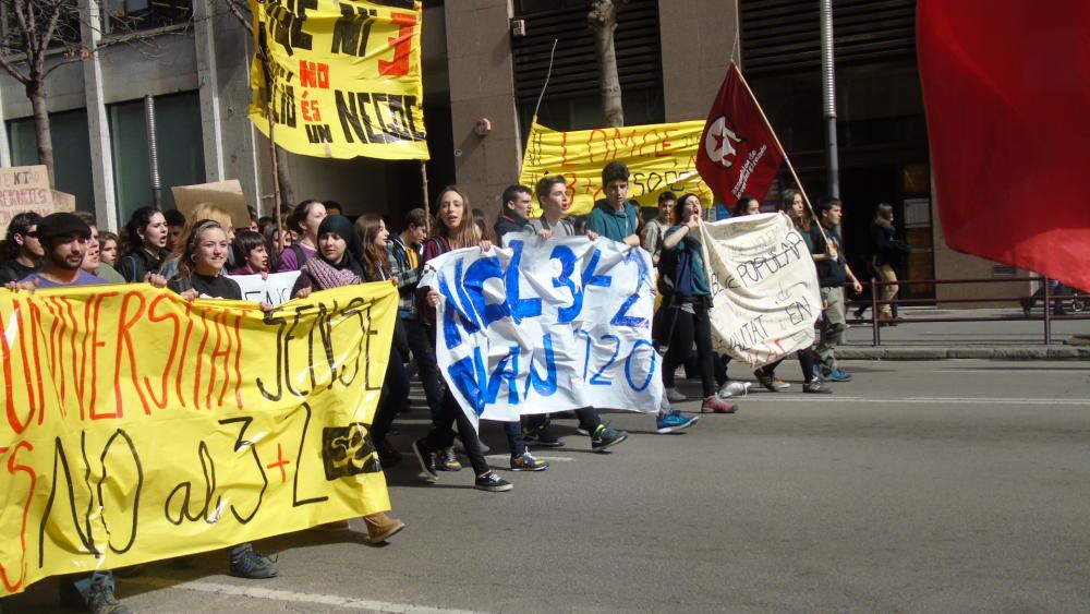 Manifestació 3+2 dels estudiants gironins