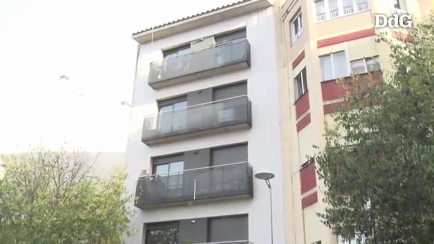Vídeo| Desnonament d'un dels pisos d'un bloc ocupat al carrer del Carme de Girona