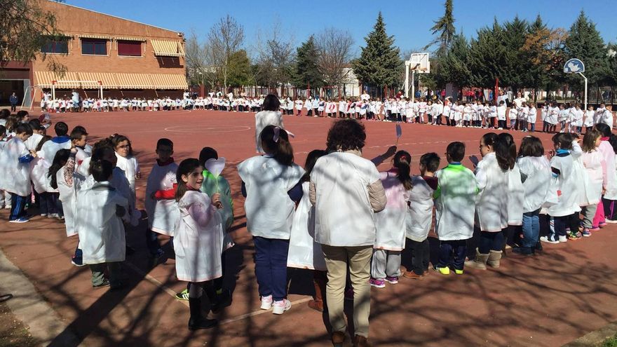 La generación del ‘75’ del colegio Espronceda prepara un reencuentro