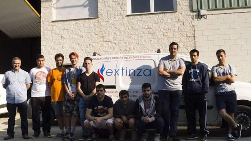 Los alumnos del instituto, durante su visita a la empresa zamorana.