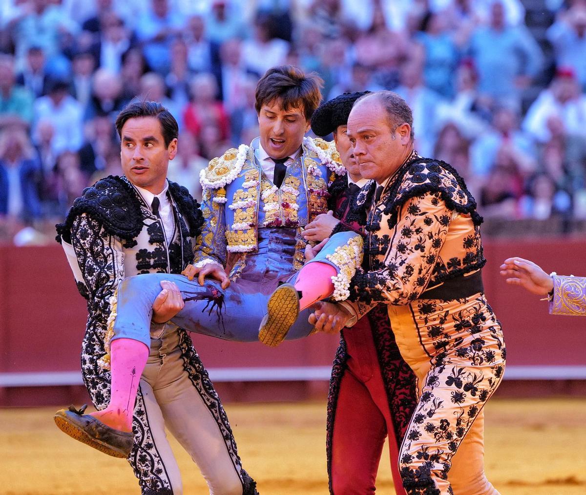 Roca Rey sufre una grave cornada