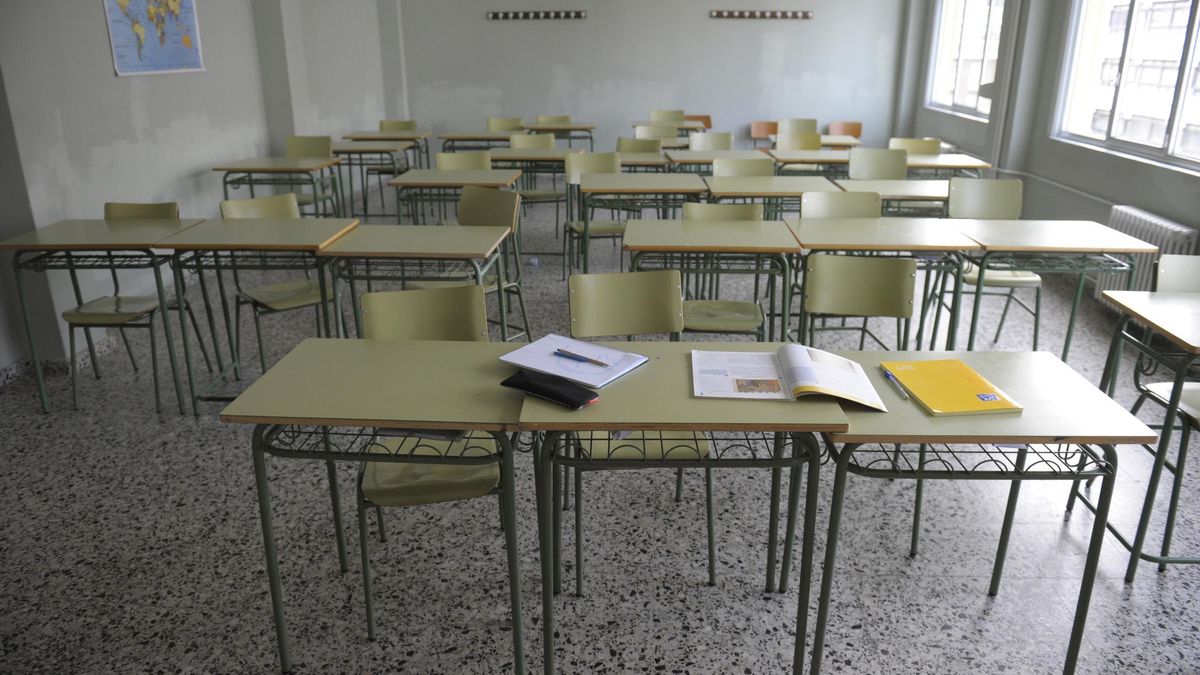 AULA VACIA EN EL INSTITUTO DE ZALAETA.