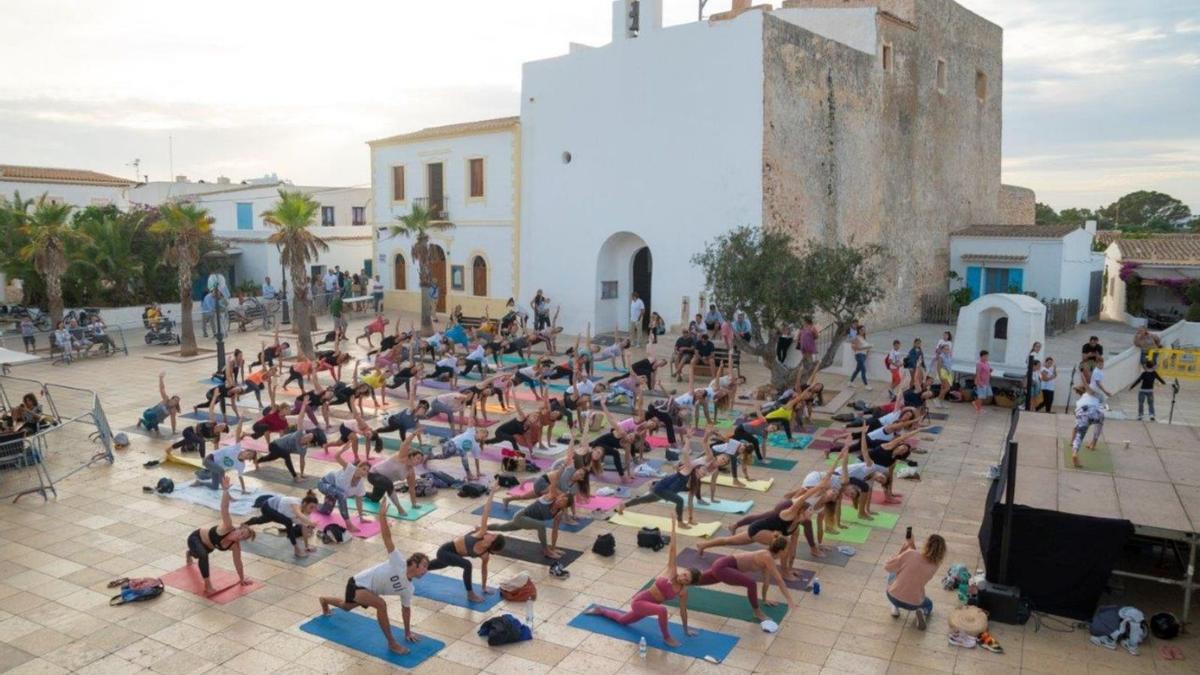 El Formentera Zen acoge a decenas de personas que buscan conectar cuerpo y mente.  | C.F.