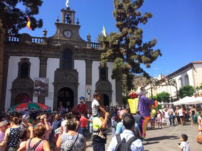 Fiestas del Pino en Teror: Subida de la Bandera en la Basílica