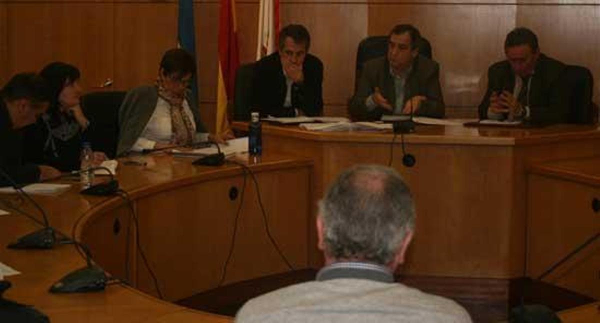 El Pleno de la Mancomunidad del pasado martes en Candás.  b. fernández