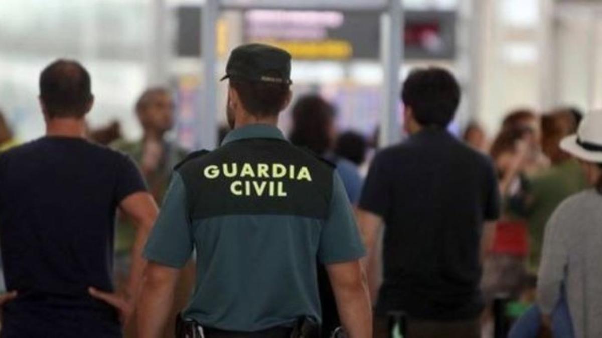 La Guardia Civil alerta por lo que pueda pasarle a tu maleta en estas vacaciones