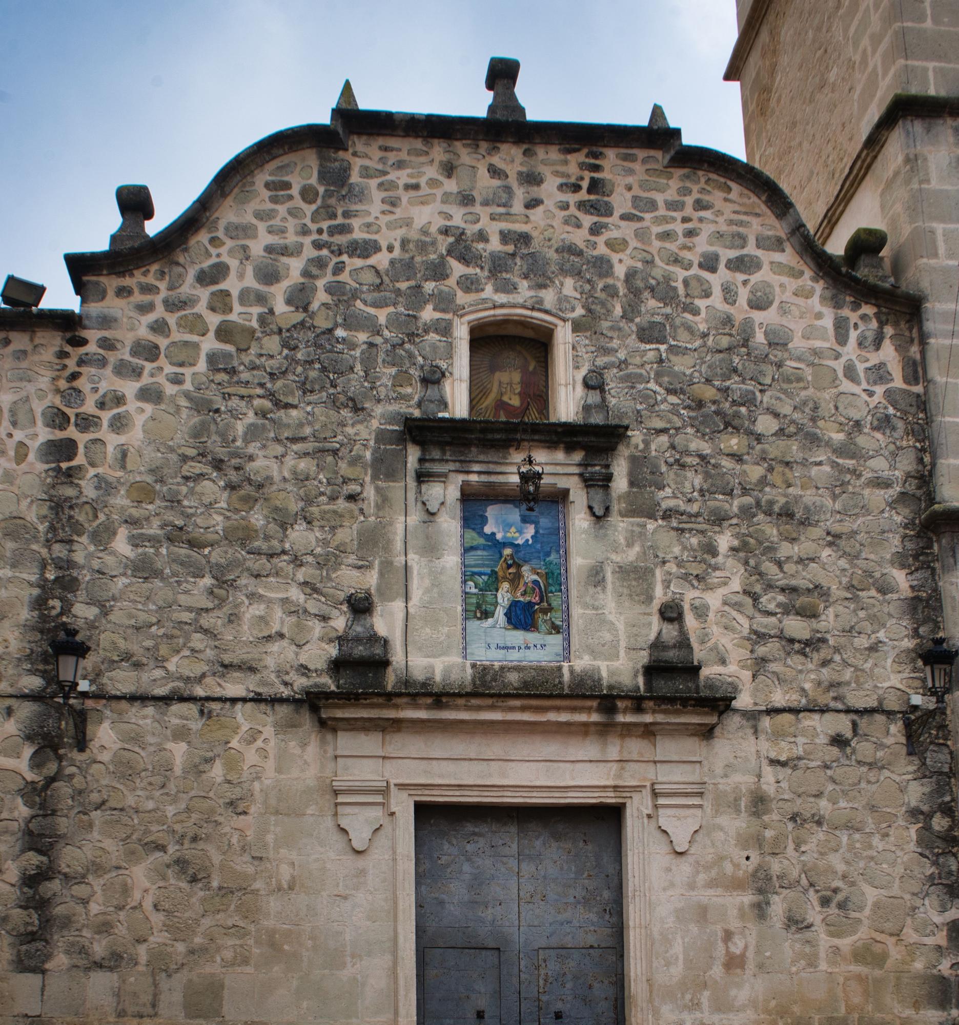 Benilloba, detalle de la portada de Iglesia Parroquial S. Joaquim.