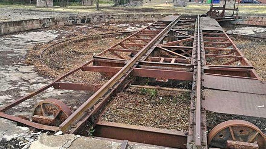 L&#039;antiga plataforma giratòria és una de les poques que es conserven a l&#039;Estat amb cabina de maniobra