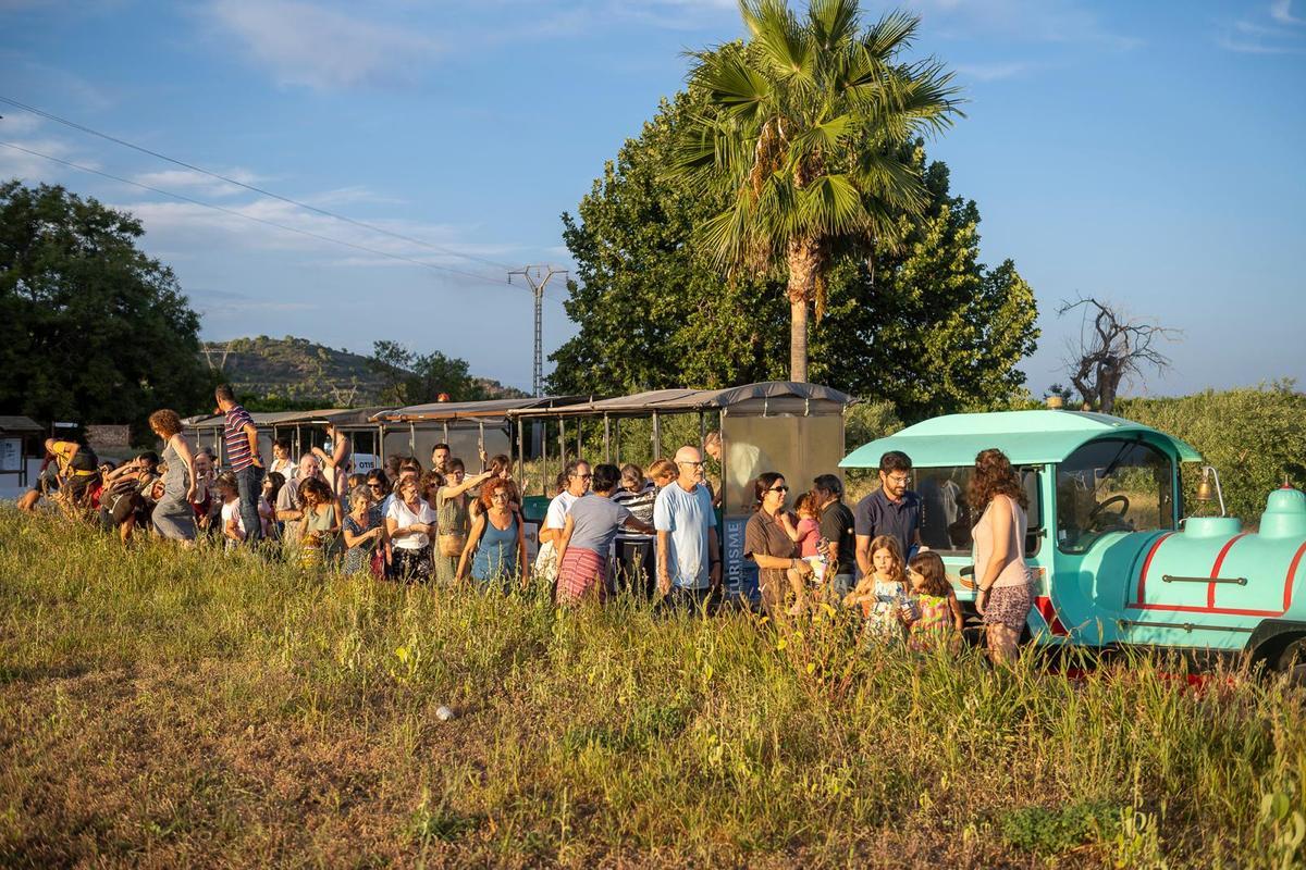 Público participando de la propuesta artística