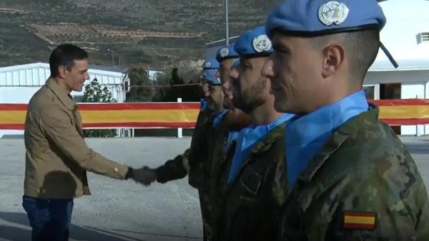 Sánchez visita a las tropas españolas destacadas en Líbano.