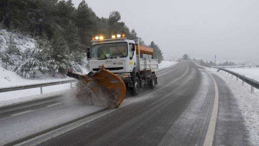 Diez tramos de carreteras de Huesca y Teruel afectados por nieve