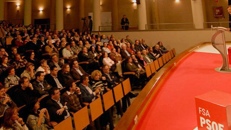 Javier Fernández, durante su intervención en el salón de actos del campus.