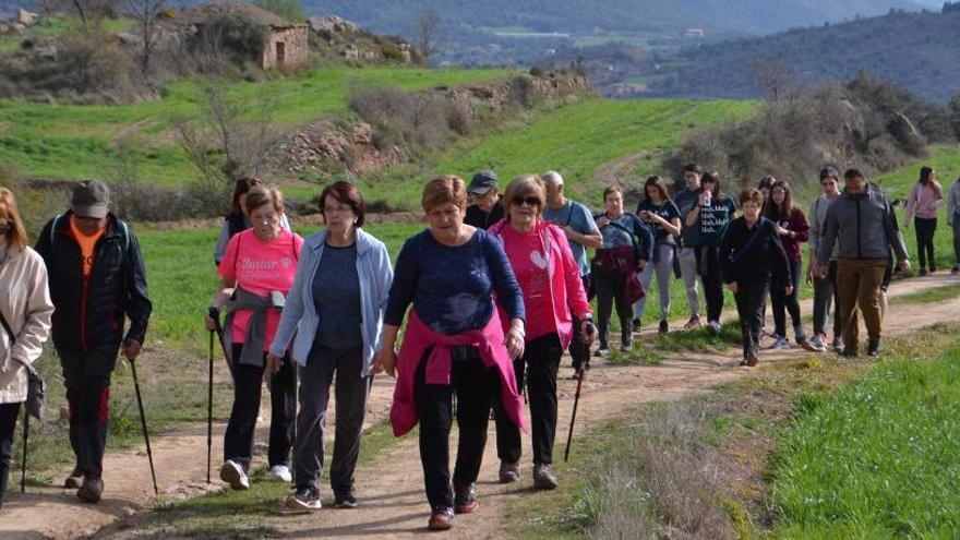 Participants a la caminada que va organitzar el CAP Cardona