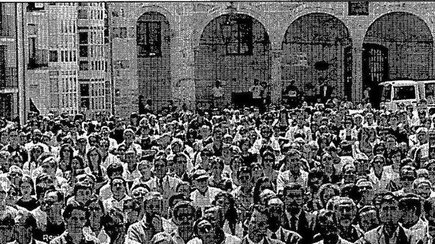 Concentración en la Plaza Mayor el 11 de julio de 1997.