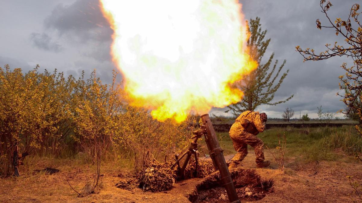 Un militar ucraïnès dispara en un indret desconegut de la regió de Khàrkiv, Ucraïna