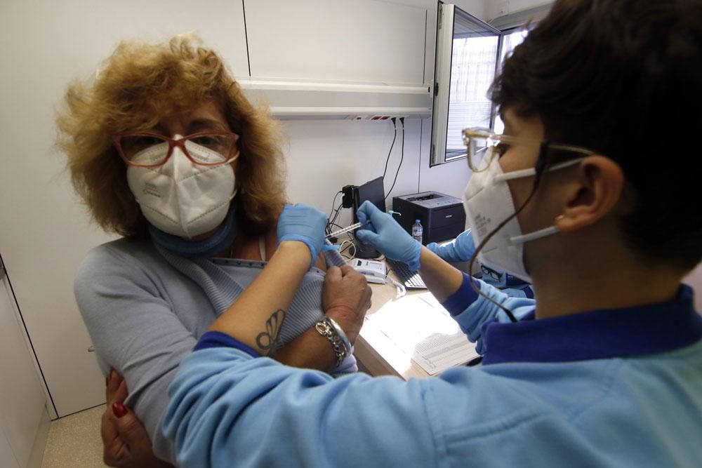 Comienza la vacunación de las trabajadoras de la ayuda a domicilio mayores de 55 años