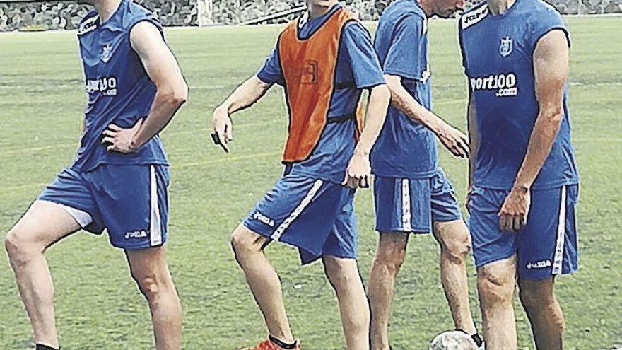 Por la izquierda, Cris, Cabranes, Chema y Marcos, durante el entrenamiento de ayer en Maspalomas.