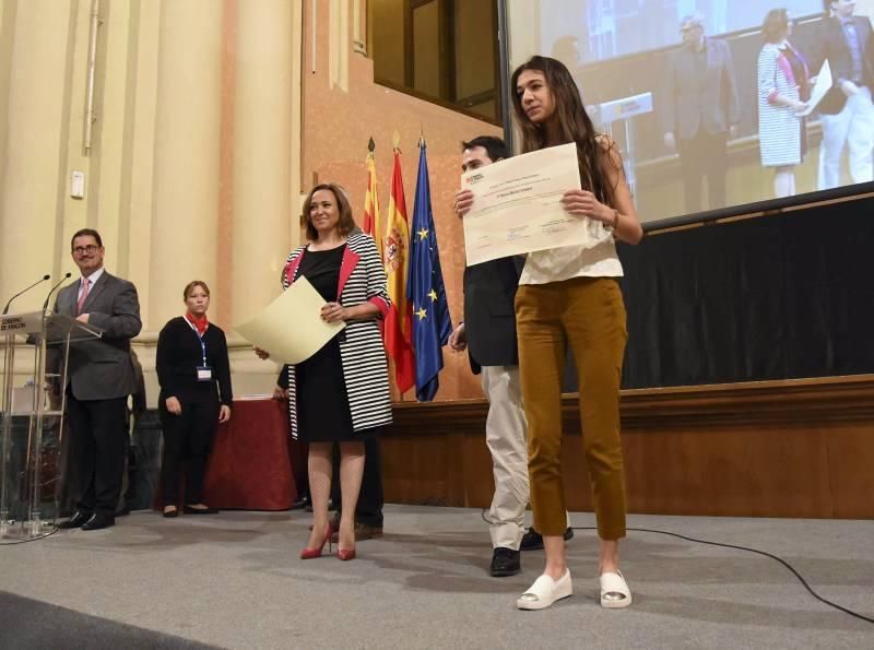 Imágenes de la ceremonia de premios por el Día de la Educación Aragonesa 2016