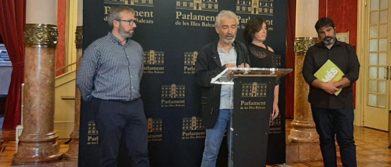 Lluís Camps (PP), Pablo Jiménez (Podemos), Montse Palà, trabajadora, y Josep Ferrà (Més ).  | M.B.M.