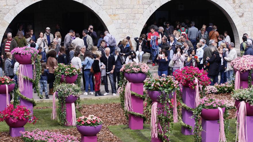 La plaça dels Jurats en la 61a edició de Girona,  Temps de Flors