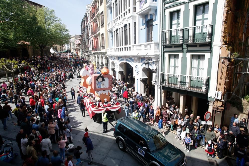 Pregón y desfile de carrozas en las fiestas del Bollo en Avilés