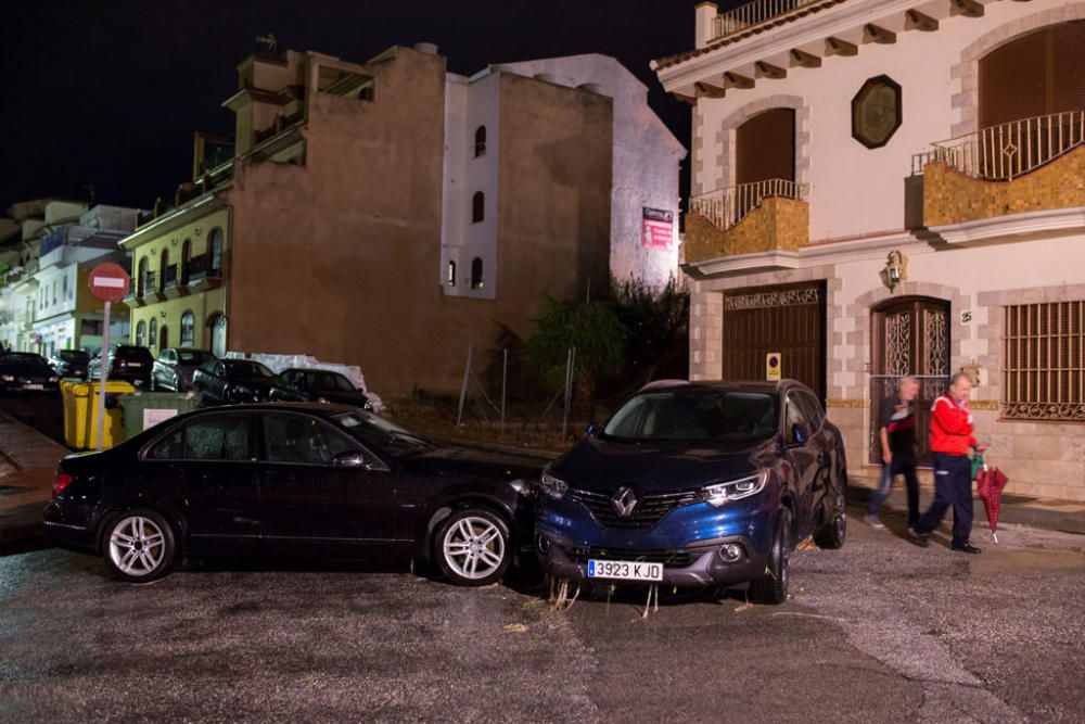 Riada arrastra coches en Alhaurín El Grande y ...