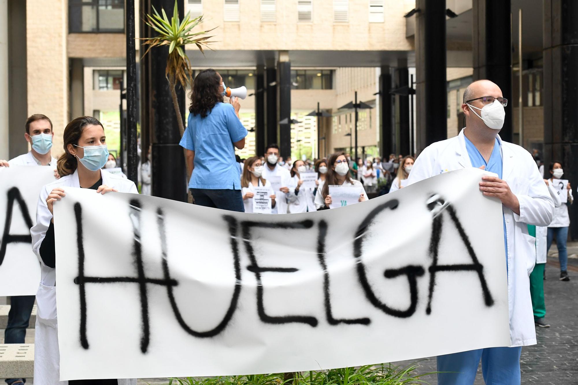 Huelga de médicos en el Doctor Negrín