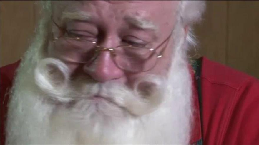 Un niño enfermo muere en brazos de Santa Claus en EEUU