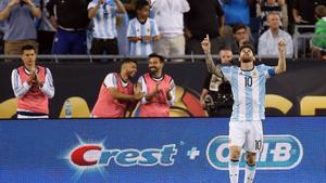 L'Argentina passa a semifinals amb un golàs de Messi