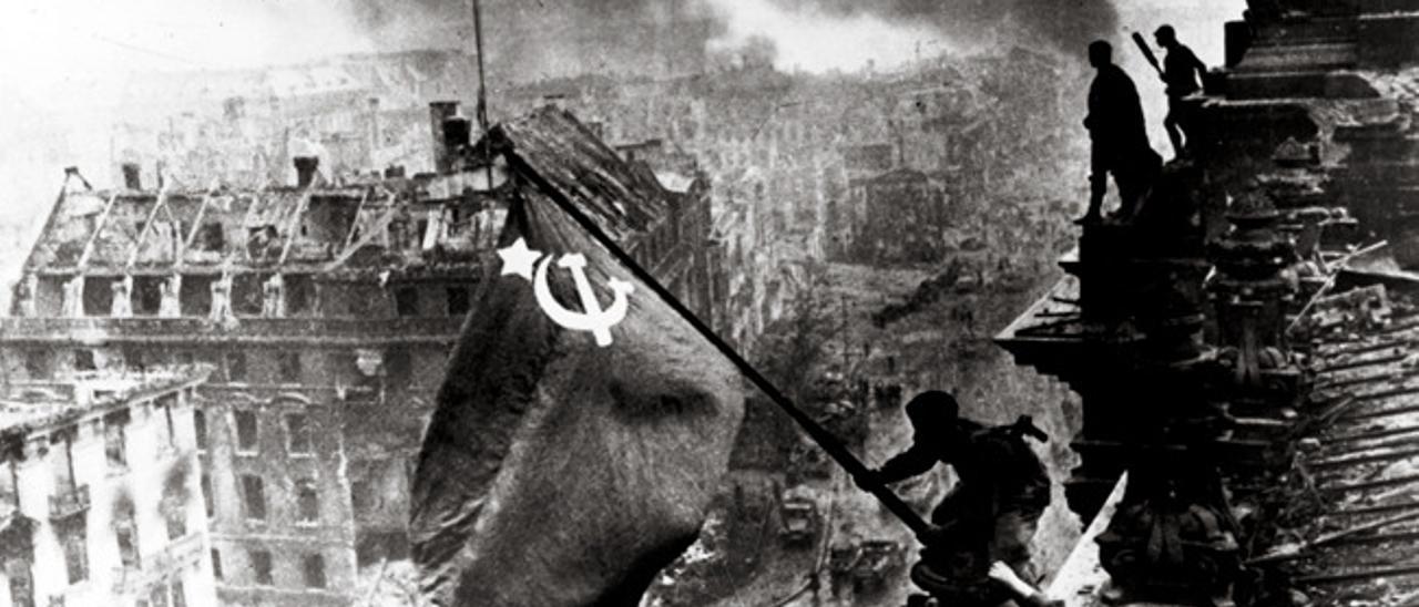 Historia de la foto que simbolizó el fin de la II Guerra Mundial