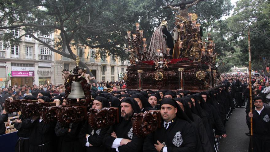 La hermandad de salesianos durante su recorrido por el itinerario oficial este Miércoles Santo.