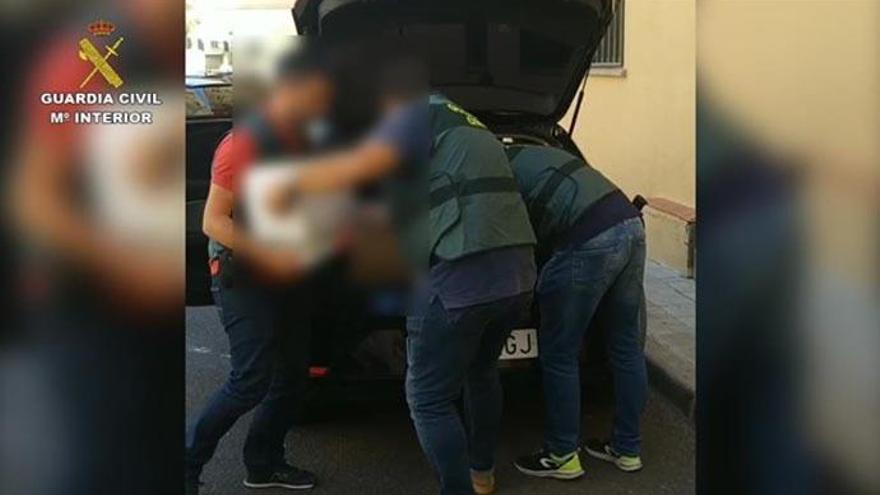 Investigan a 132 personas en Tenerife por falsificar documentos de inmigración