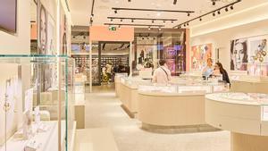 Tienda de joyería Pandora en el centro comercial Las Arenas de Barcelona.