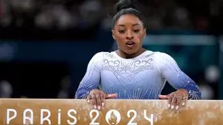 La traicionera barra de París derrota a Simone Biles