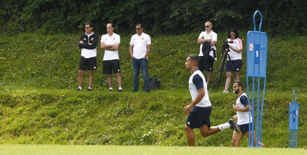 Alemany y Murthy, atentos al entrenamiento