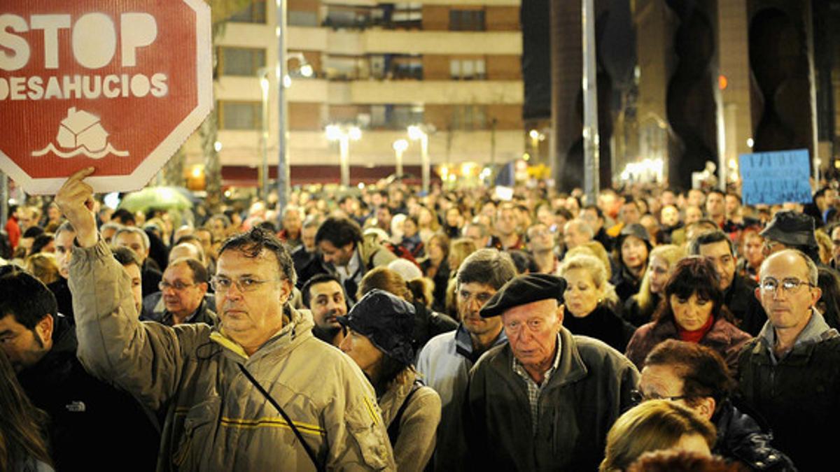 Manifestación en Barakaldo por el suicido de una mujer que iba a ser desahuciada