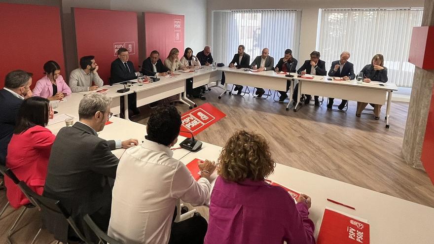 Los socialistas transforman los mítines en una gira para explicar la gestión de Puig