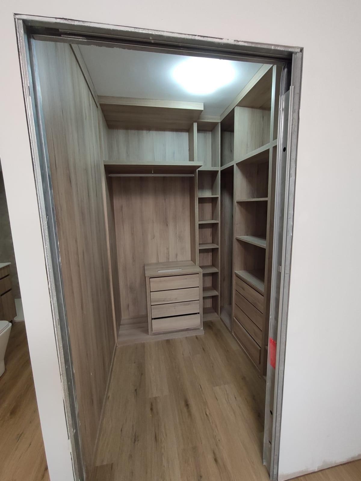 Vestidor de piso en Praza Independencia