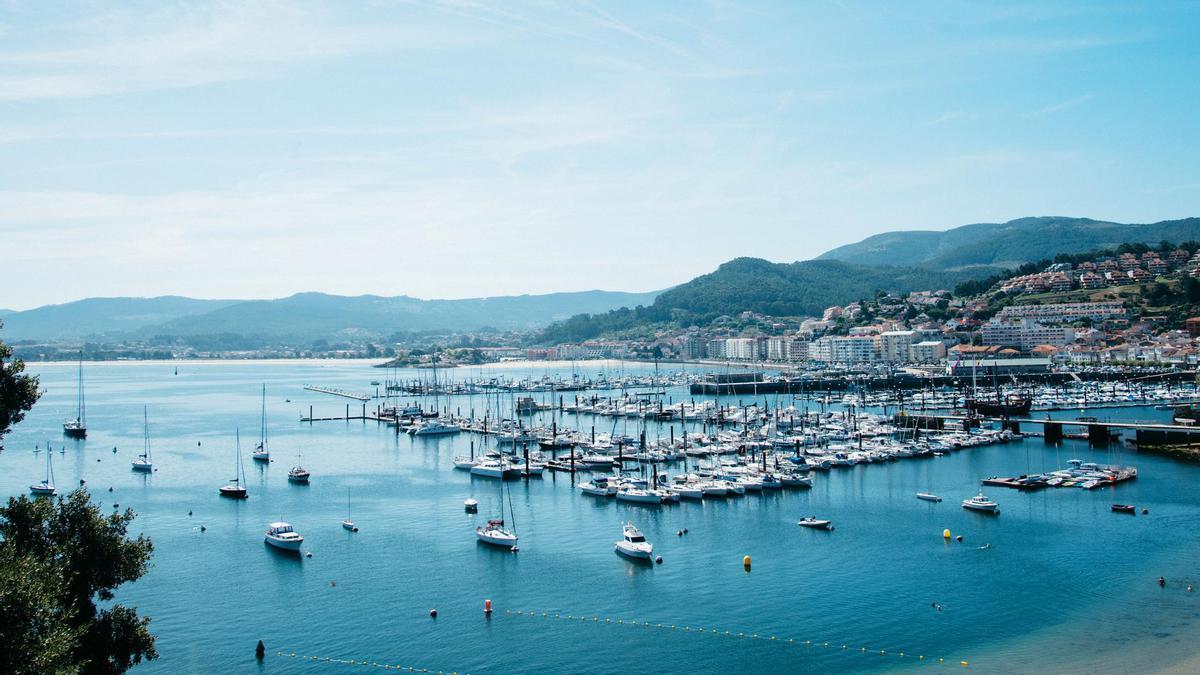 Uno de los pueblos más bonitos de las Rías Baixas el cual ofrece un parador inmejorable para disfrutar de la costa gallega.