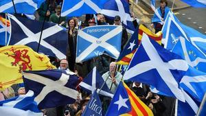 zentauroepp43188213 thousands of demonstrators carry saltire flags  the national180505164822