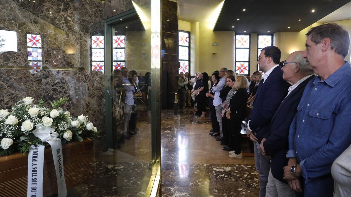 EN IMÁGENES: Acto de despedida a Xuan Bello en el tanatorio de Los Arenales