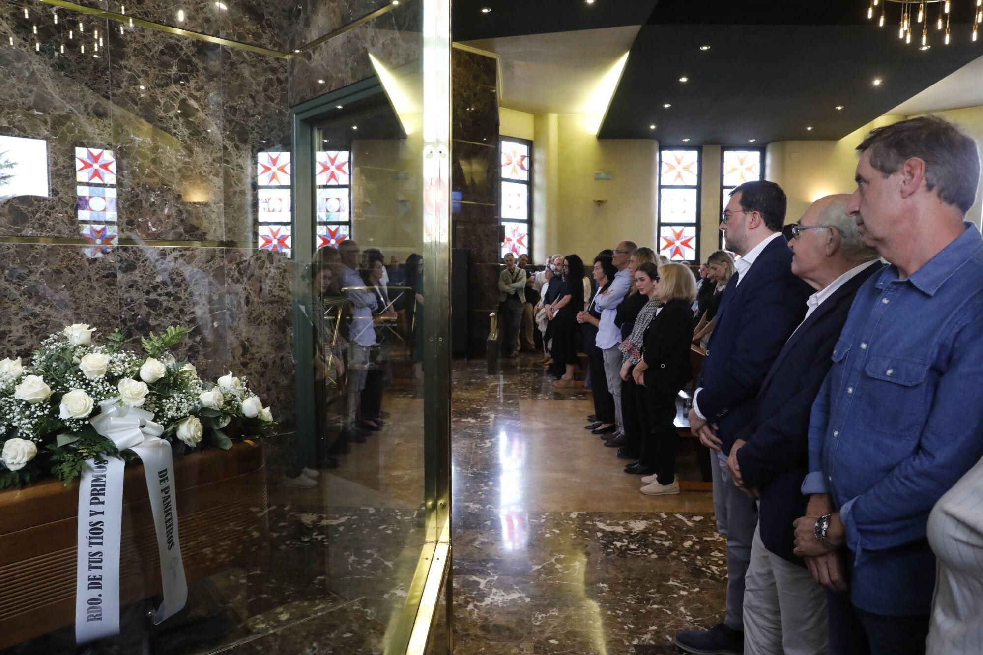 EN IMÁGENES: Acto de despedida a Xuan Bello en el tanatorio de Los Arenales