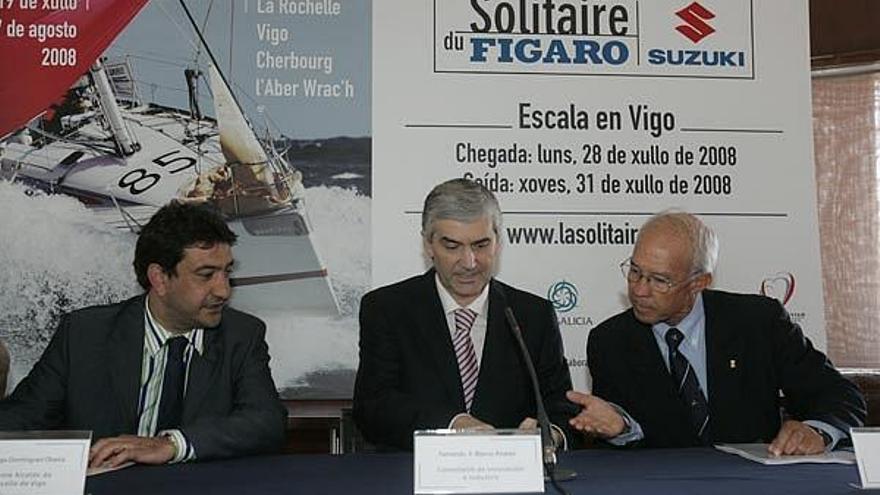 Santiago Domínguez, Fernando Blanco y Franco Cobas, durante la presentación de la regata.