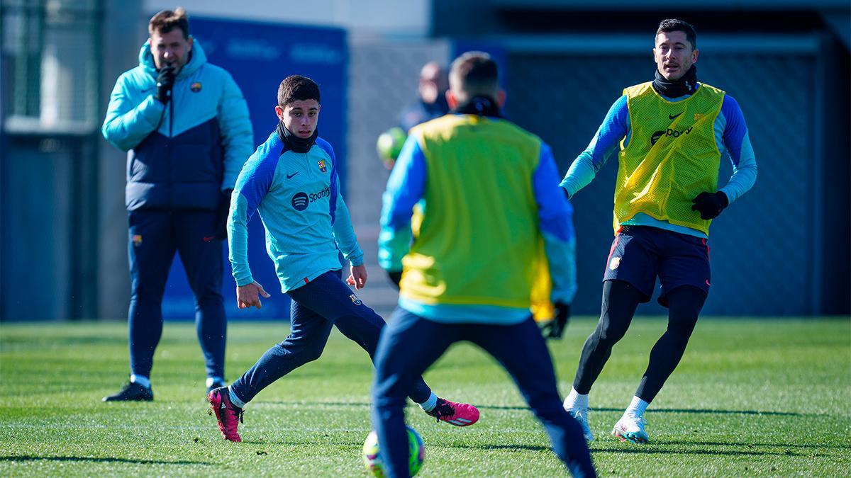 Así ha sido el entrenamiento del Barça con Lucas Román como novedad principal