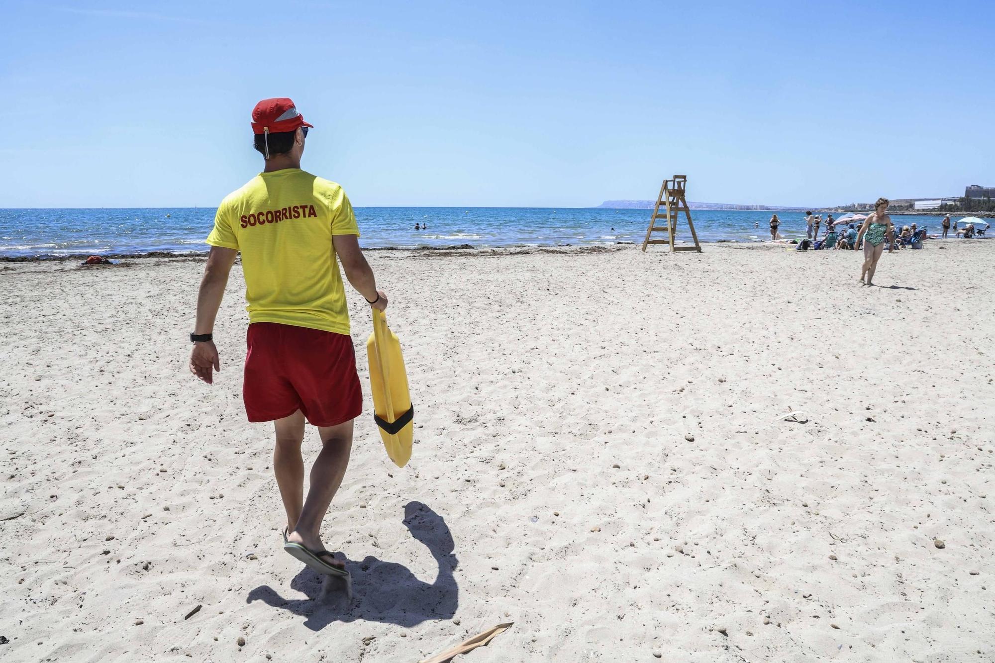 Primer socorrista en la playa de San Gabriel