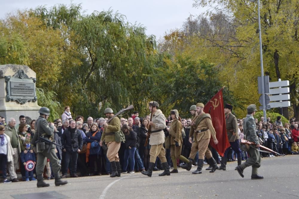 Segundo día de la recreación de la toma del puente