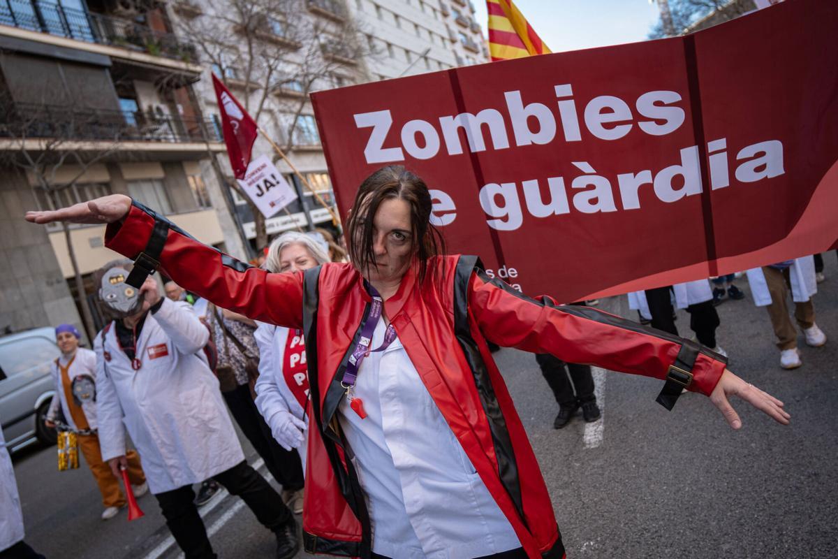 Manifestación de médicos en el centro de Barcelona, en la segunda huelga convocada esta semana.