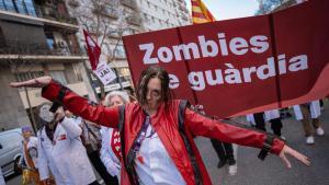 Huelga médica en Cataluña. Médicos de Cataluña organiza el Carnaval de los Privilegios, una rúa reivindicativa del colectivo sanitario que “mejor vive”