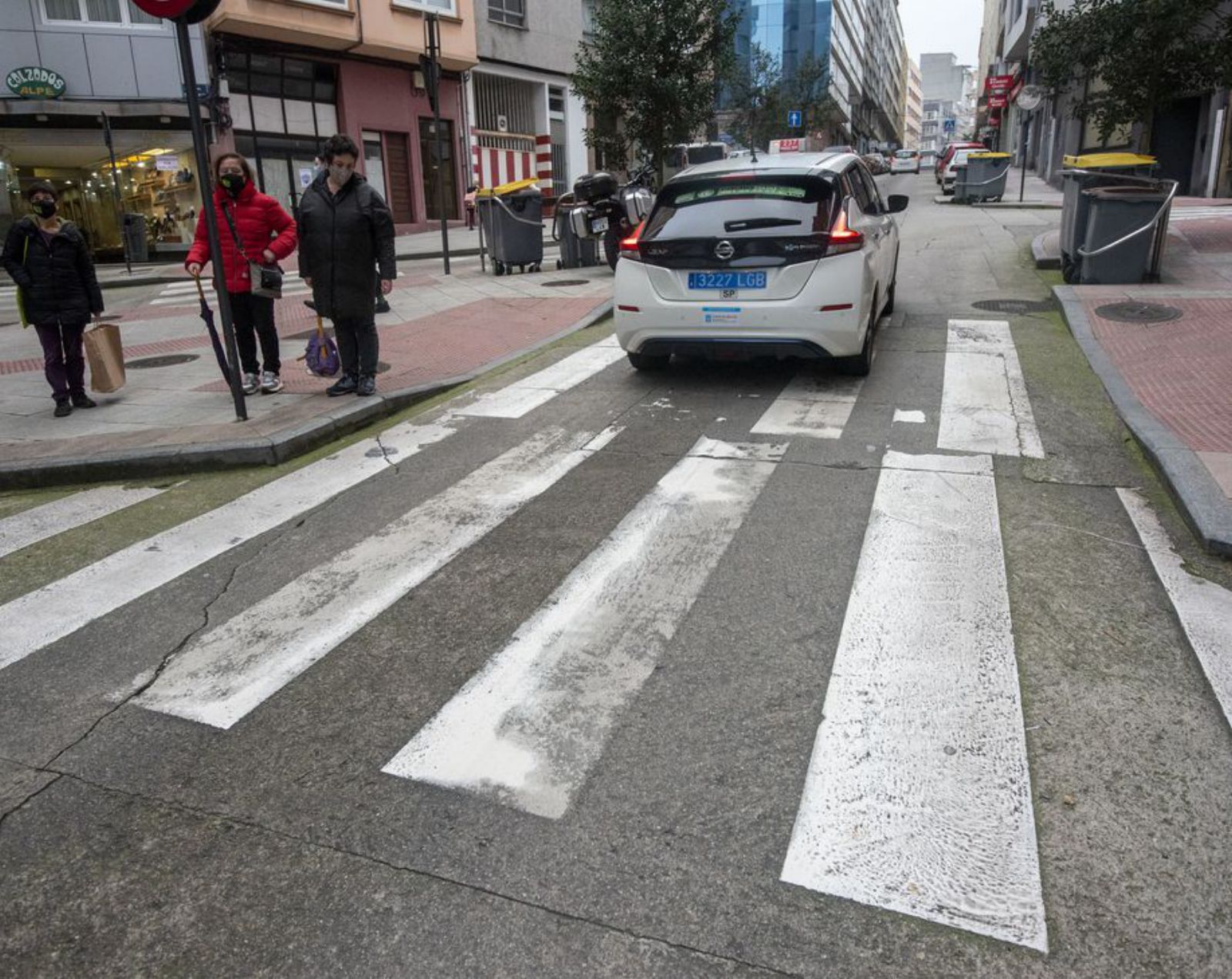 Pasos de cebra deteriorados.   | // CASTELEIRO/ROLLER AGENCIA