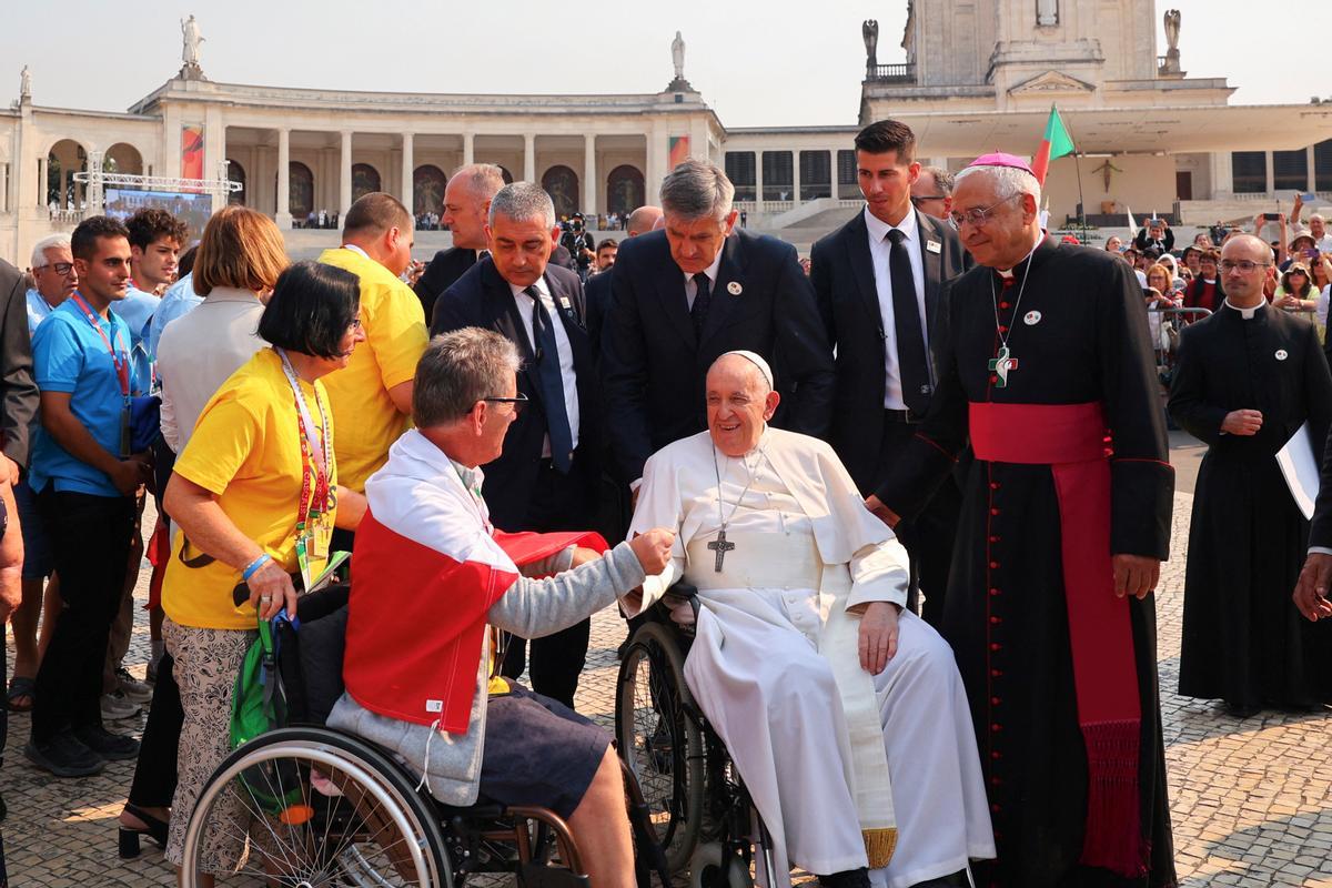 El Papa resa per la pau des de Fàtima i demana una Església «de portes obertes» que acull «tothom»